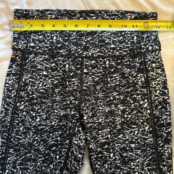 Lululemon Deep Breath Crop Iced Wave White‎ Black Mesh Run Leggings Size 6 - Picture 8 of 11